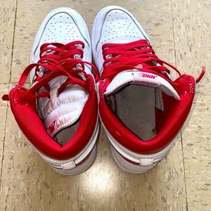 These are some men Nike Jordan 1. I ordered them off flight club long ago.